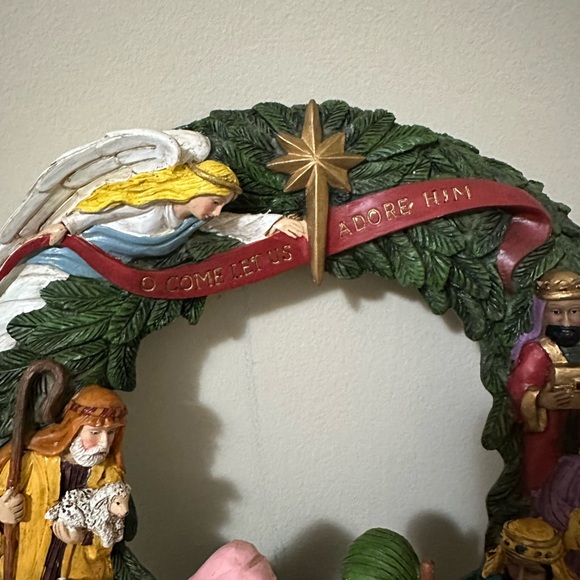 Vintage Christmas Wreath - Picture 4 of 4